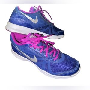 Women’s Nike sneakers